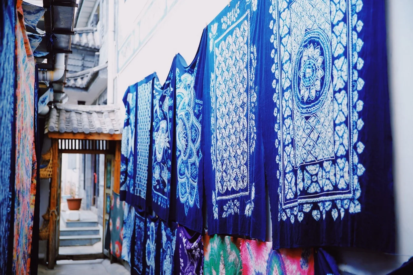 Erhai, Xizhou et le bleu du tissu noué